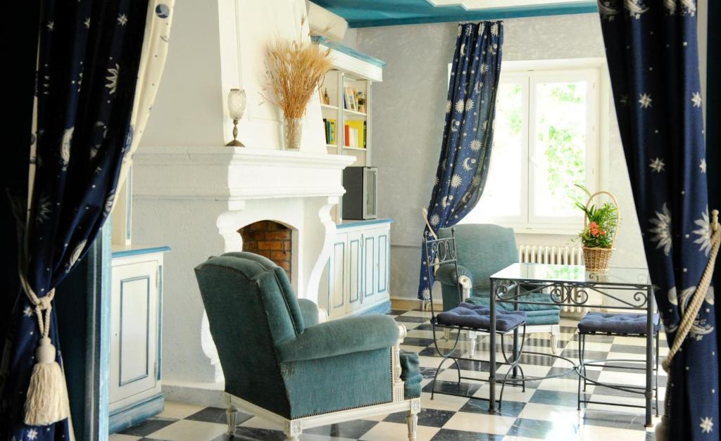 Auberge Bourrelly Cabries Room photo