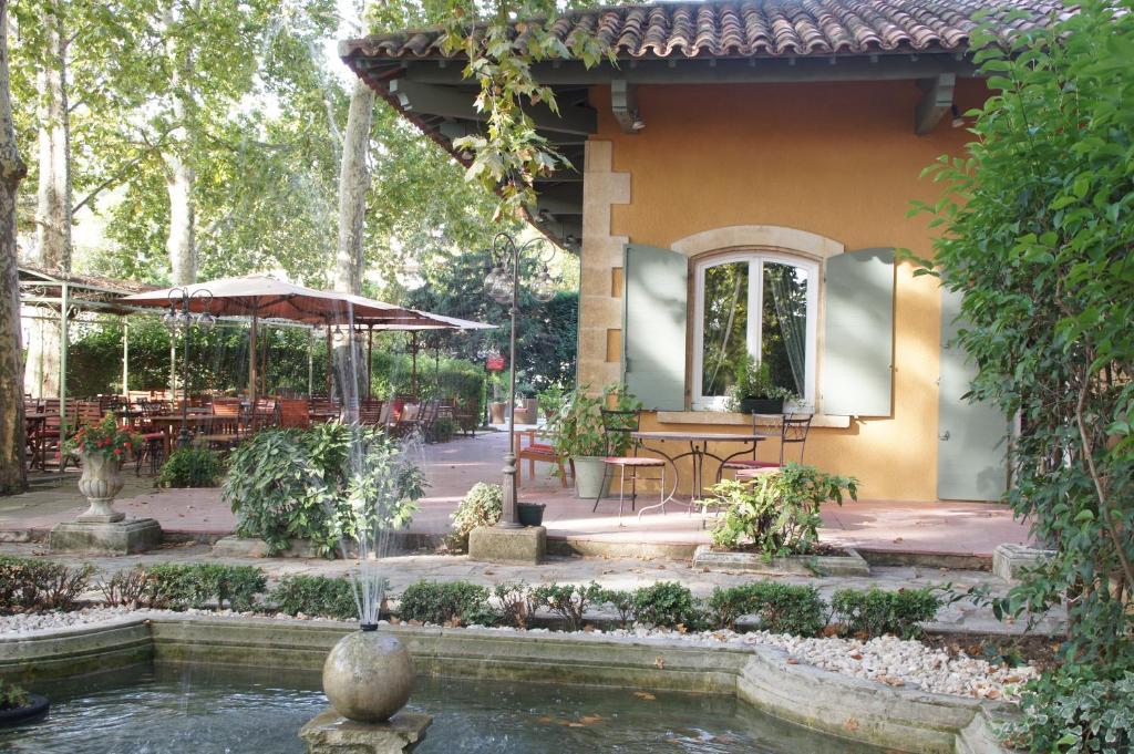 Auberge Bourrelly Cabries Exterior photo